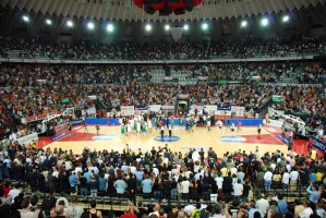 L'interno del Palazzo dello Sport (PalaLottomatica) durante una manifestazione sportiva - Roma eur.